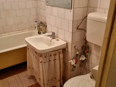 baie moderna cu cabina vanzare-cumparare apartament Sector 2, București